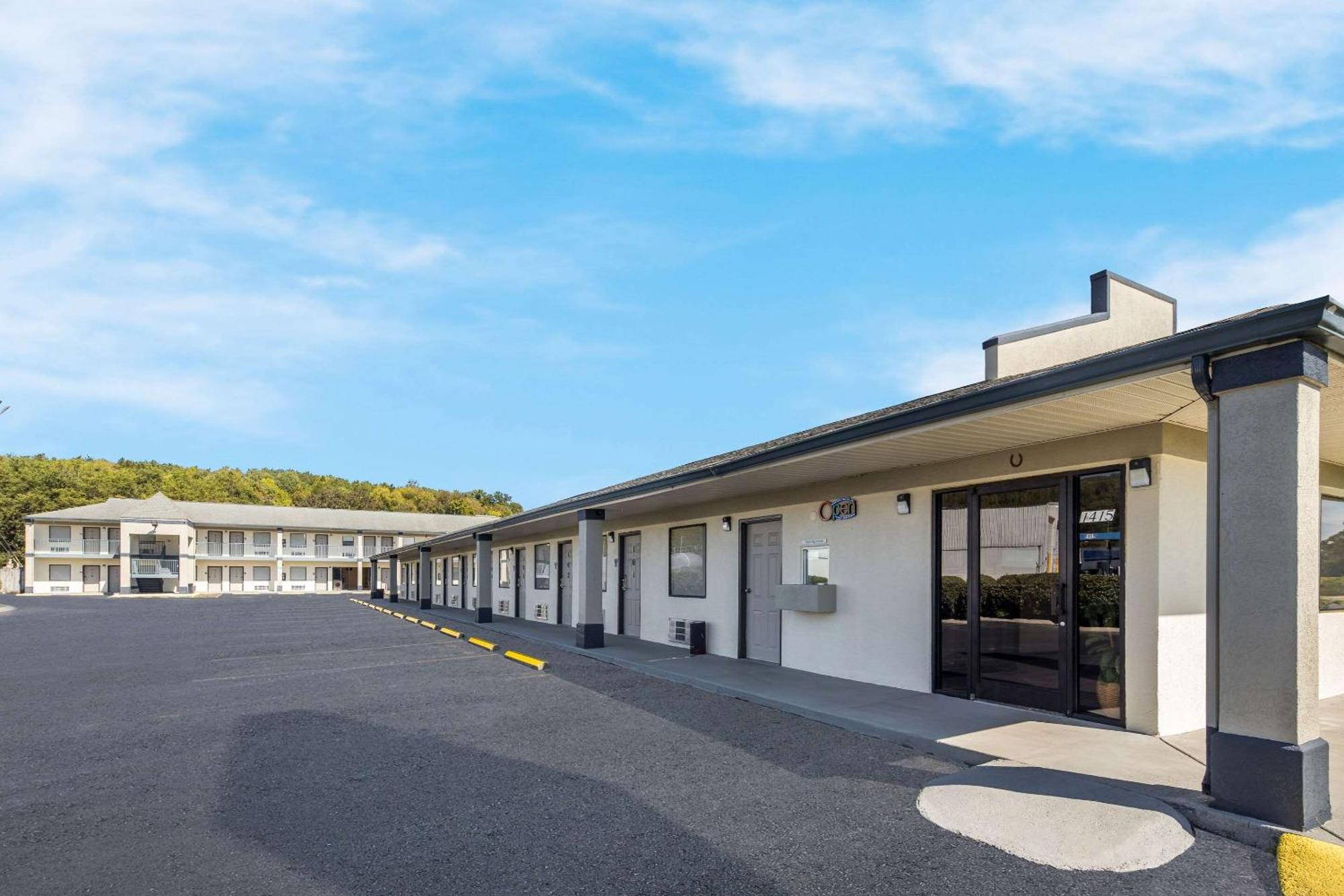 Rodeway Inn Elkton Exteriör bild