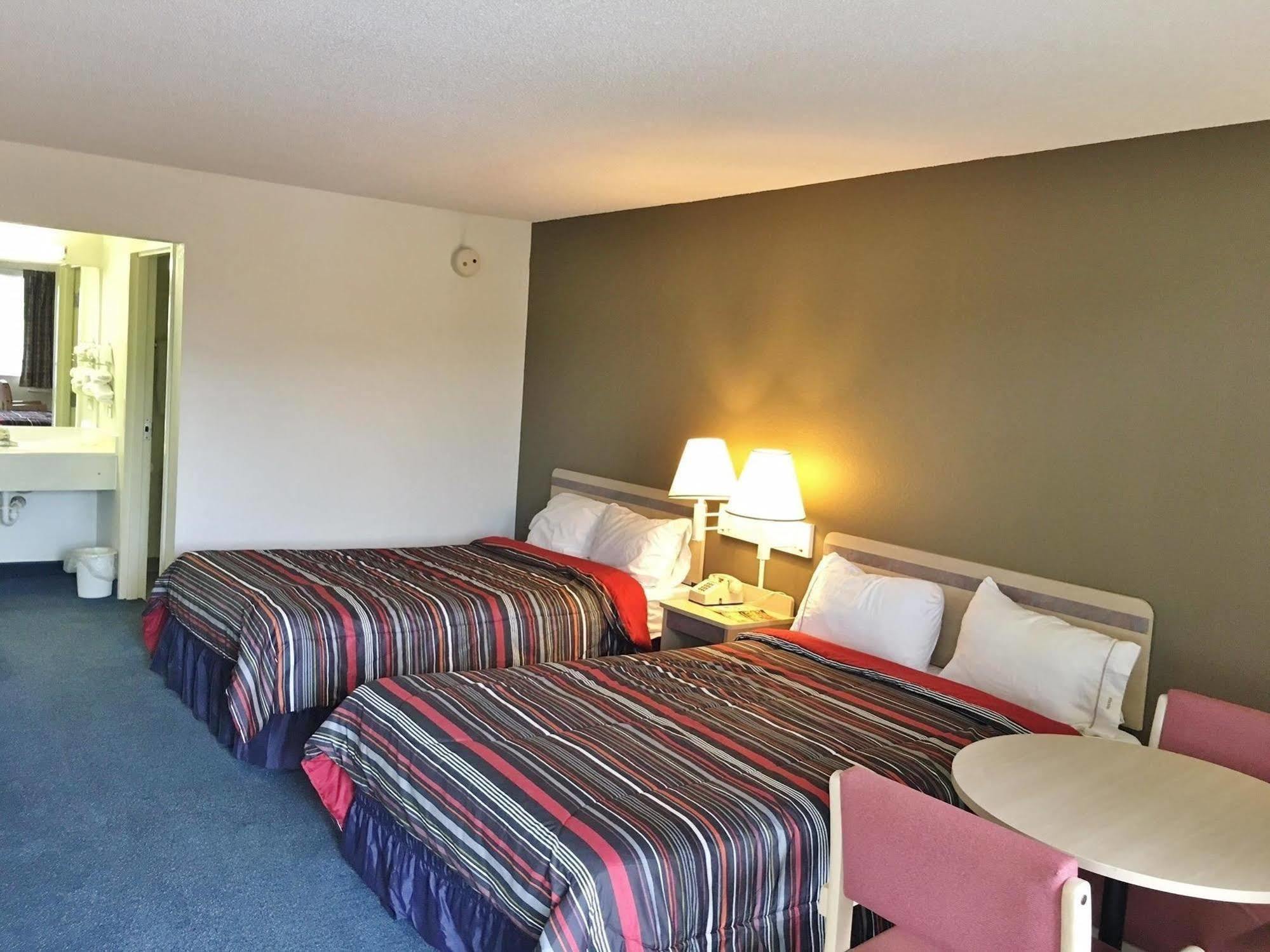 Rodeway Inn Elkton Exteriör bild
