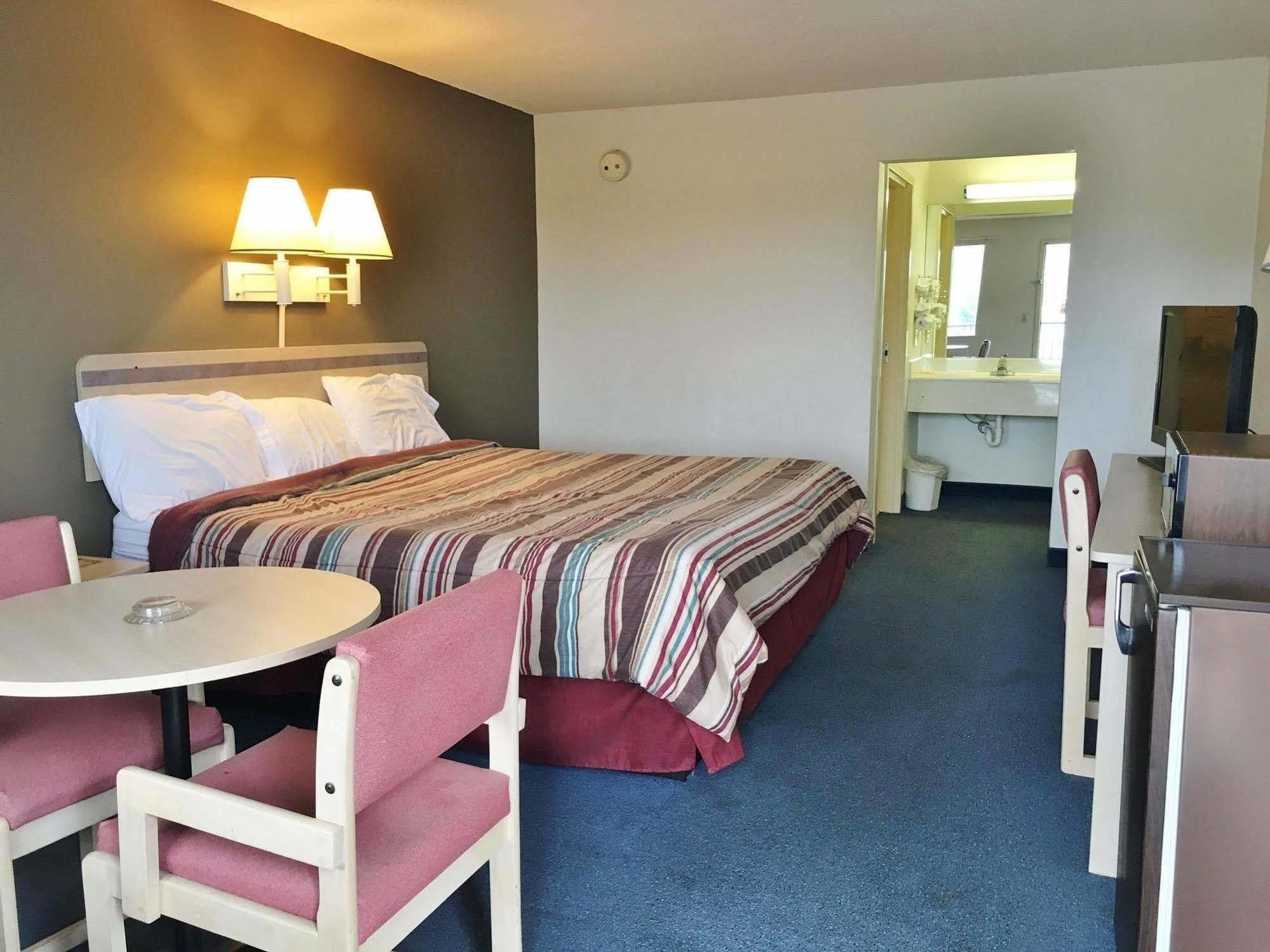 Rodeway Inn Elkton Exteriör bild